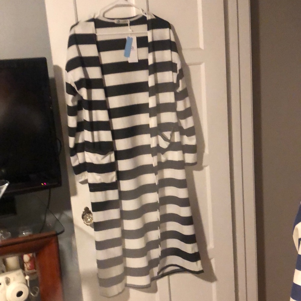 Cupshe long white and black cardigan